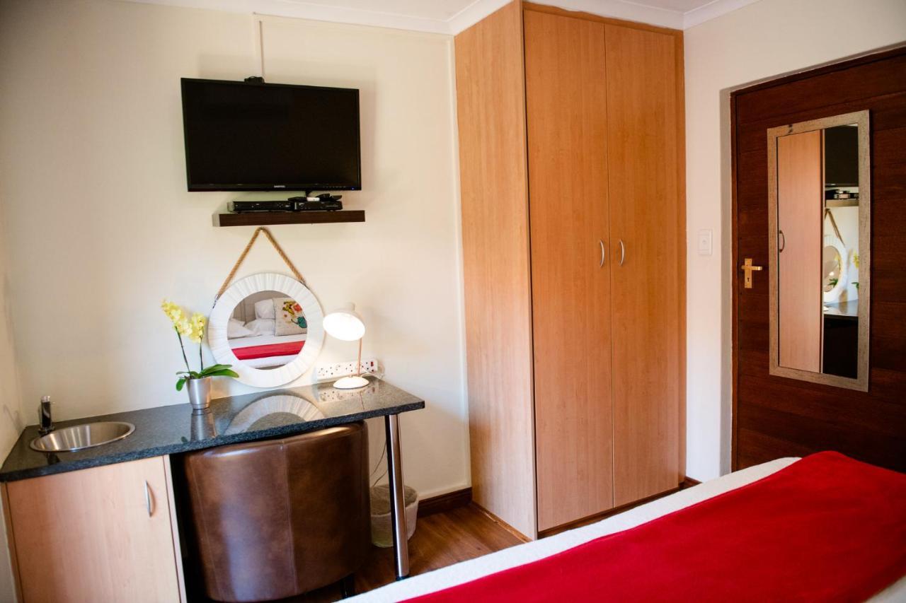 37 On Charles Hotel Pretoria-Noord Buitenkant foto