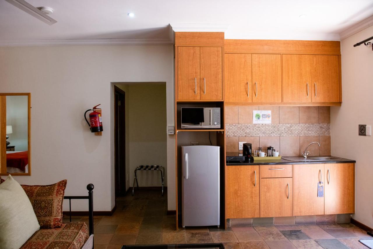 37 On Charles Hotel Pretoria-Noord Buitenkant foto