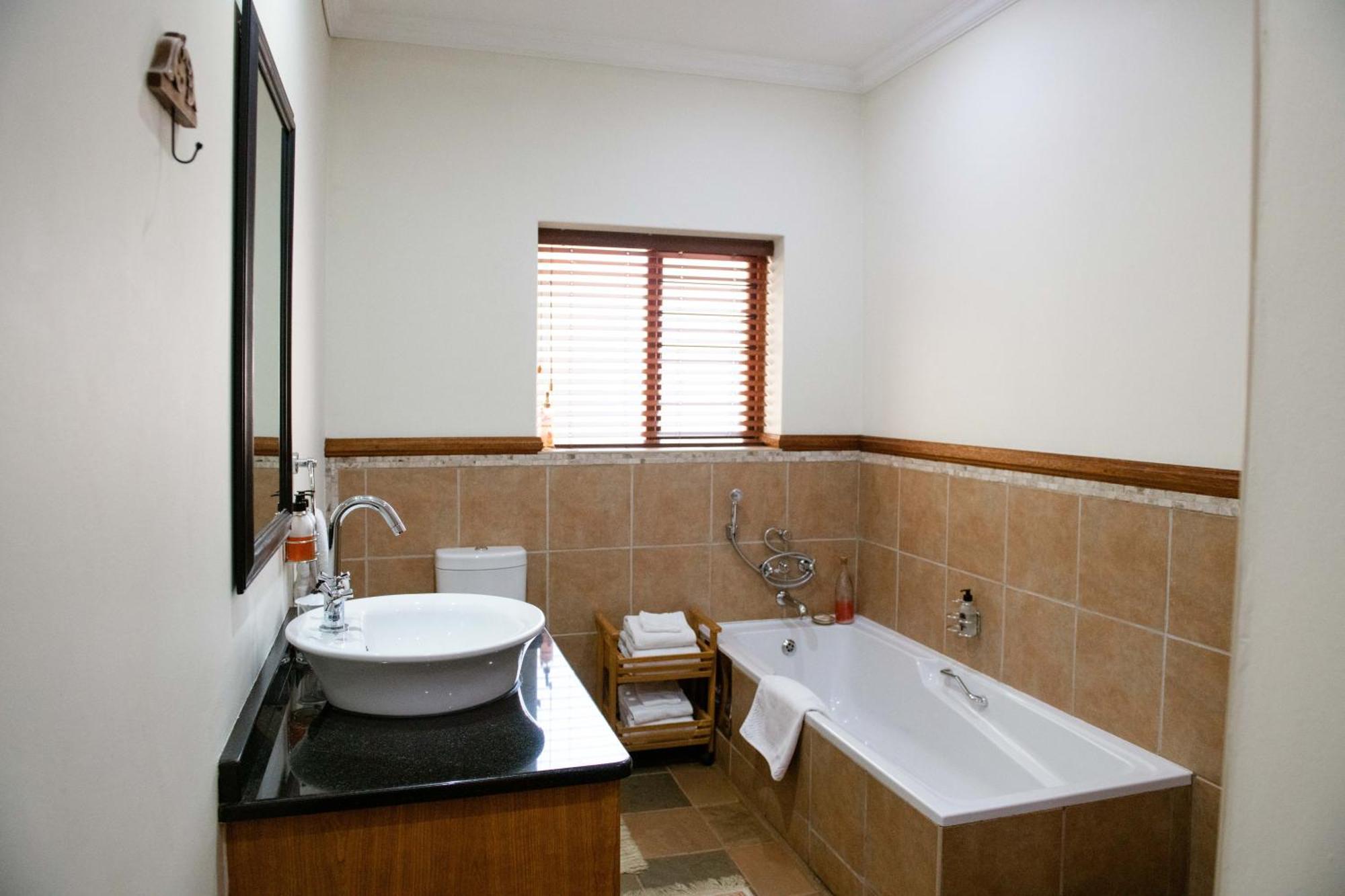 37 On Charles Hotel Pretoria-Noord Buitenkant foto